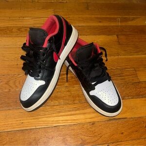 Jordan 1 lows size 7.5-8